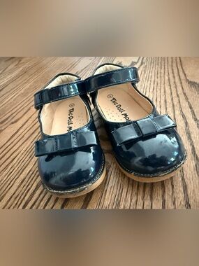 Patent Bow Mary Jane Dress Shoes in Navy